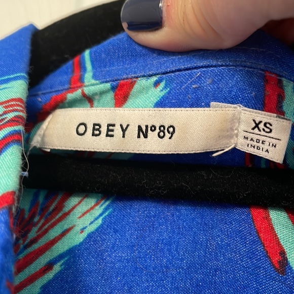 Obey button down shirt size XS. - Picture 2 of 4
